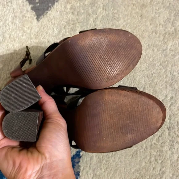 Leather 70s platform sandals. 6 - Picture 3 of 12